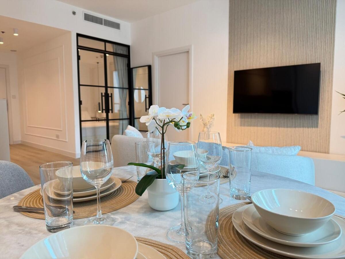 Cozy And Modern Two Bedroom In Marina Apartment